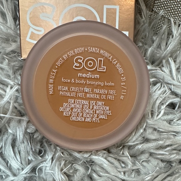 Face & Body Bronzing Balm - medium - Picture 2 of 2